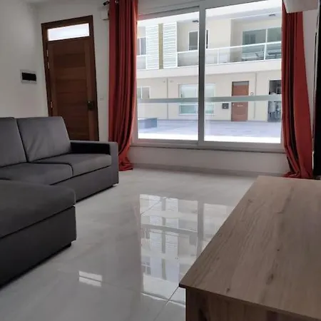 Apartment Modern Maisonette In Qawra