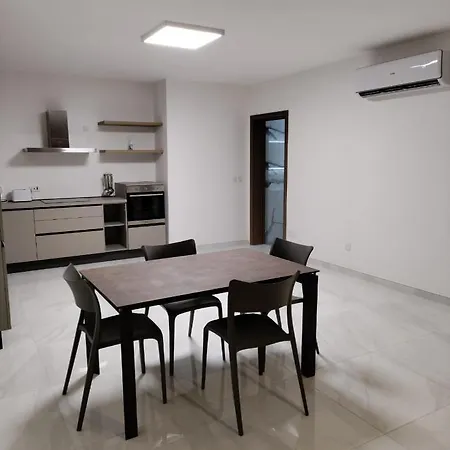 Apartment Modern Maisonette In Qawra