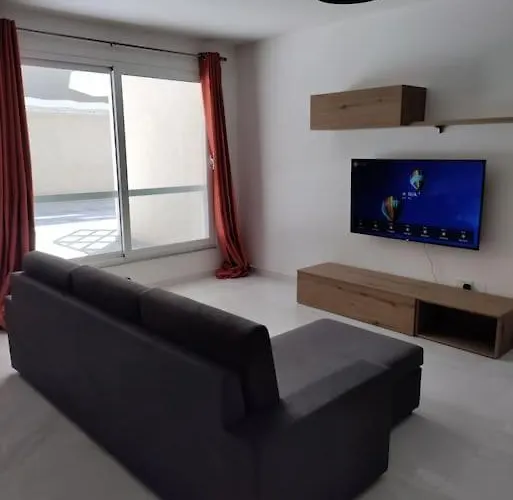 Modern Maisonette In Qawra *